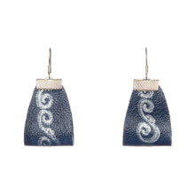 Load image into Gallery viewer, earrings with embossed lace band
